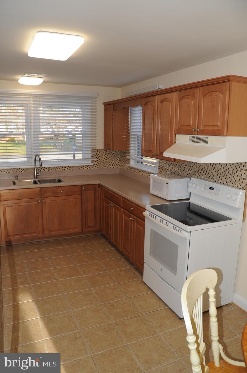 16632 Alden Avenue Gaithersburg, MD 20877 - Photo 15 of 57 Kitchen