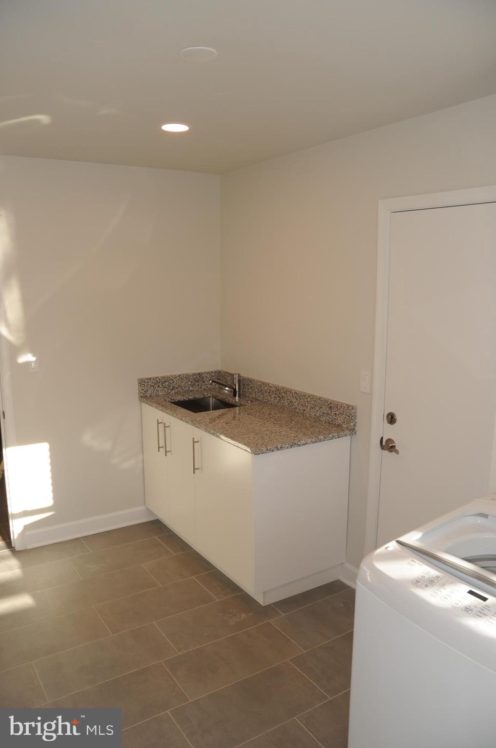 16632 Alden Avenue Gaithersburg, MD 20877 - Photo 18 of 57 Laundry room