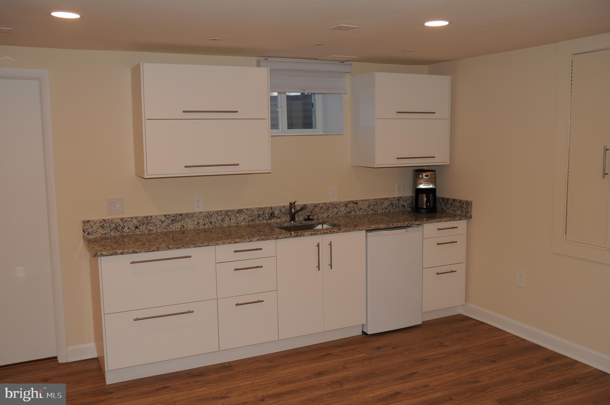 16632 Alden Avenue Gaithersburg, MD 20877 - Photo 36 of 57 Kitchenette