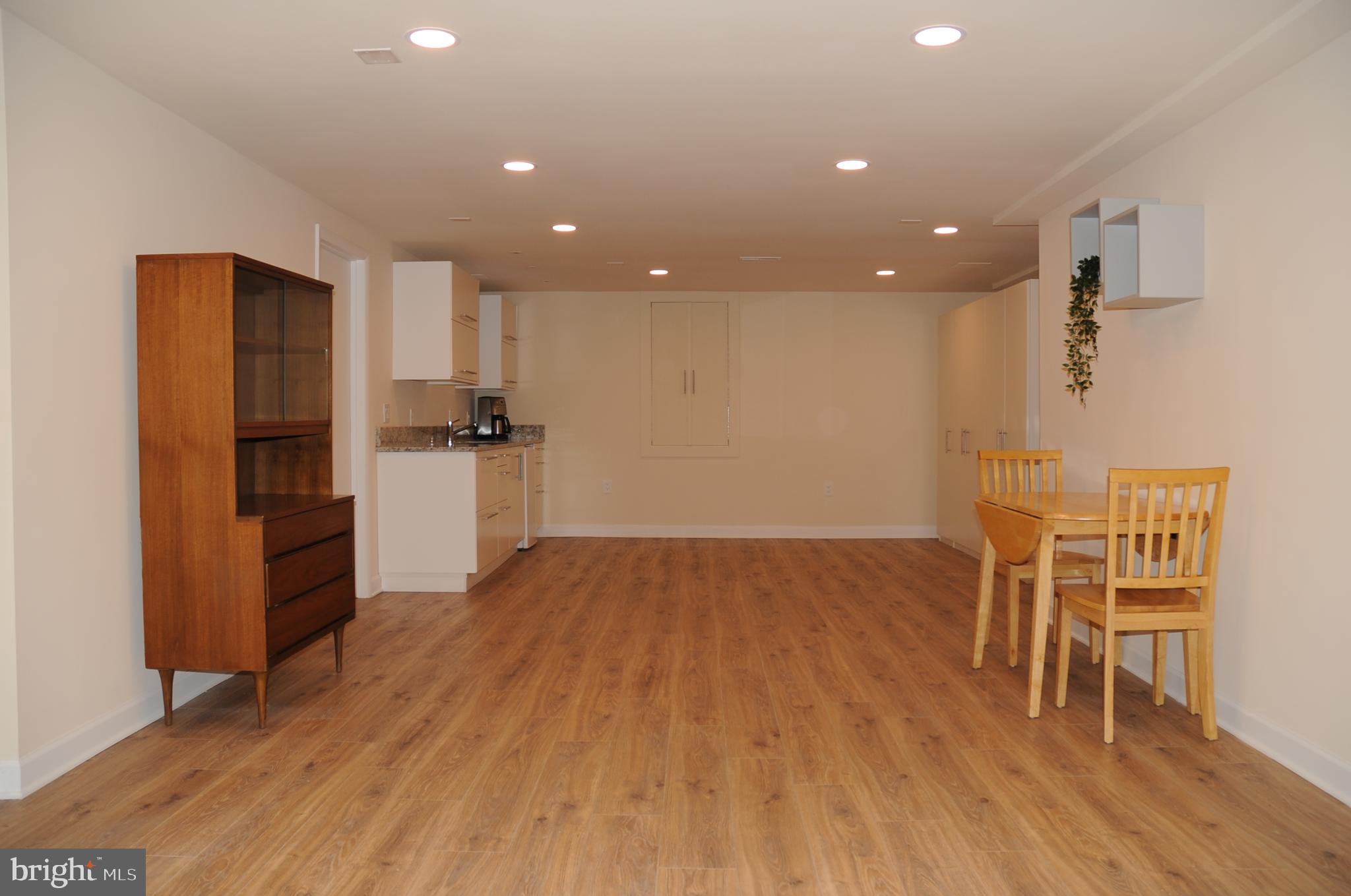 16632 Alden Avenue Gaithersburg, MD 20877 - Photo 40 of 57 Kitchenette