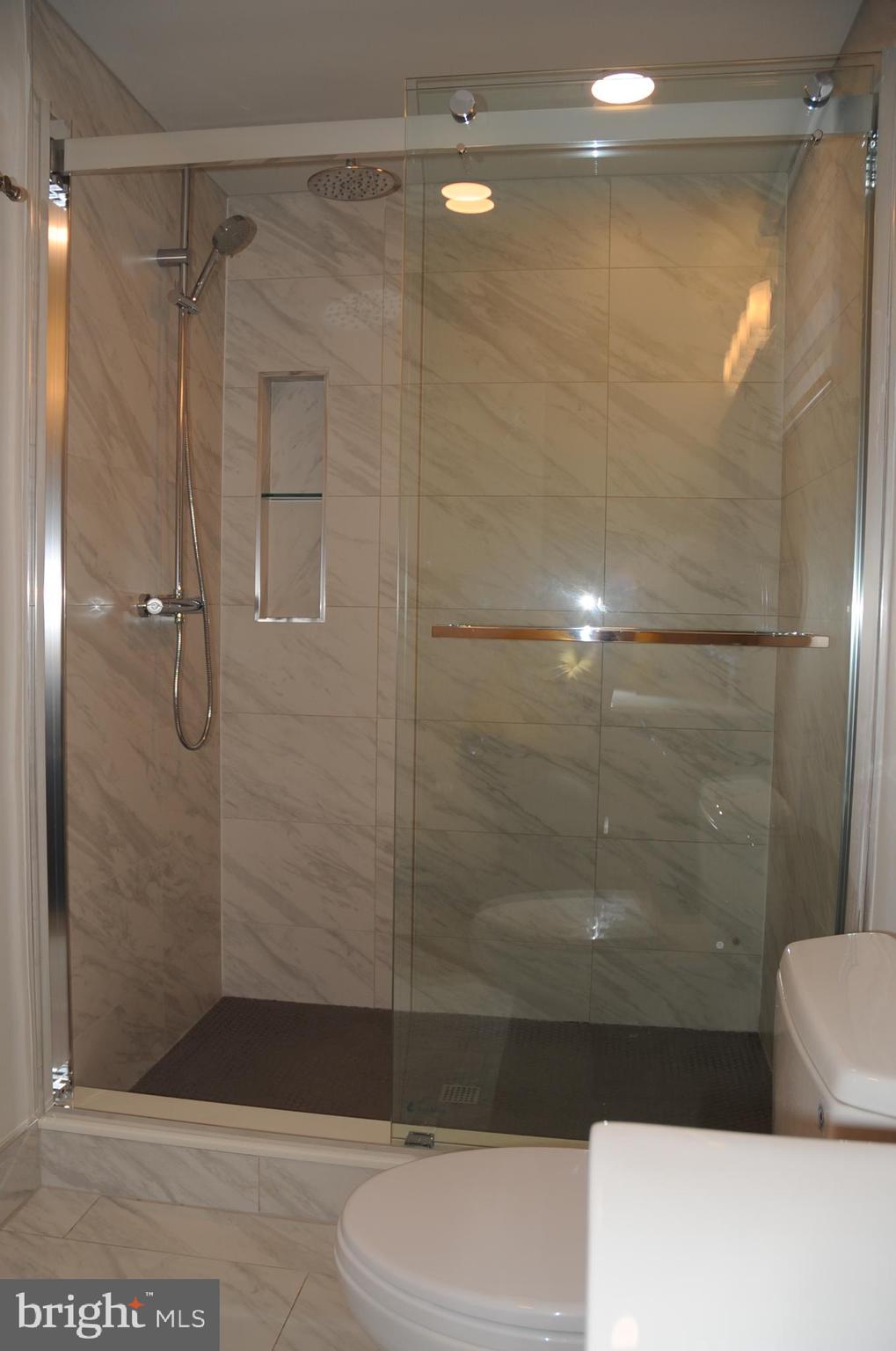 16632 Alden Avenue Gaithersburg, MD 20877 - Photo 41 of 57 Third Bathroom