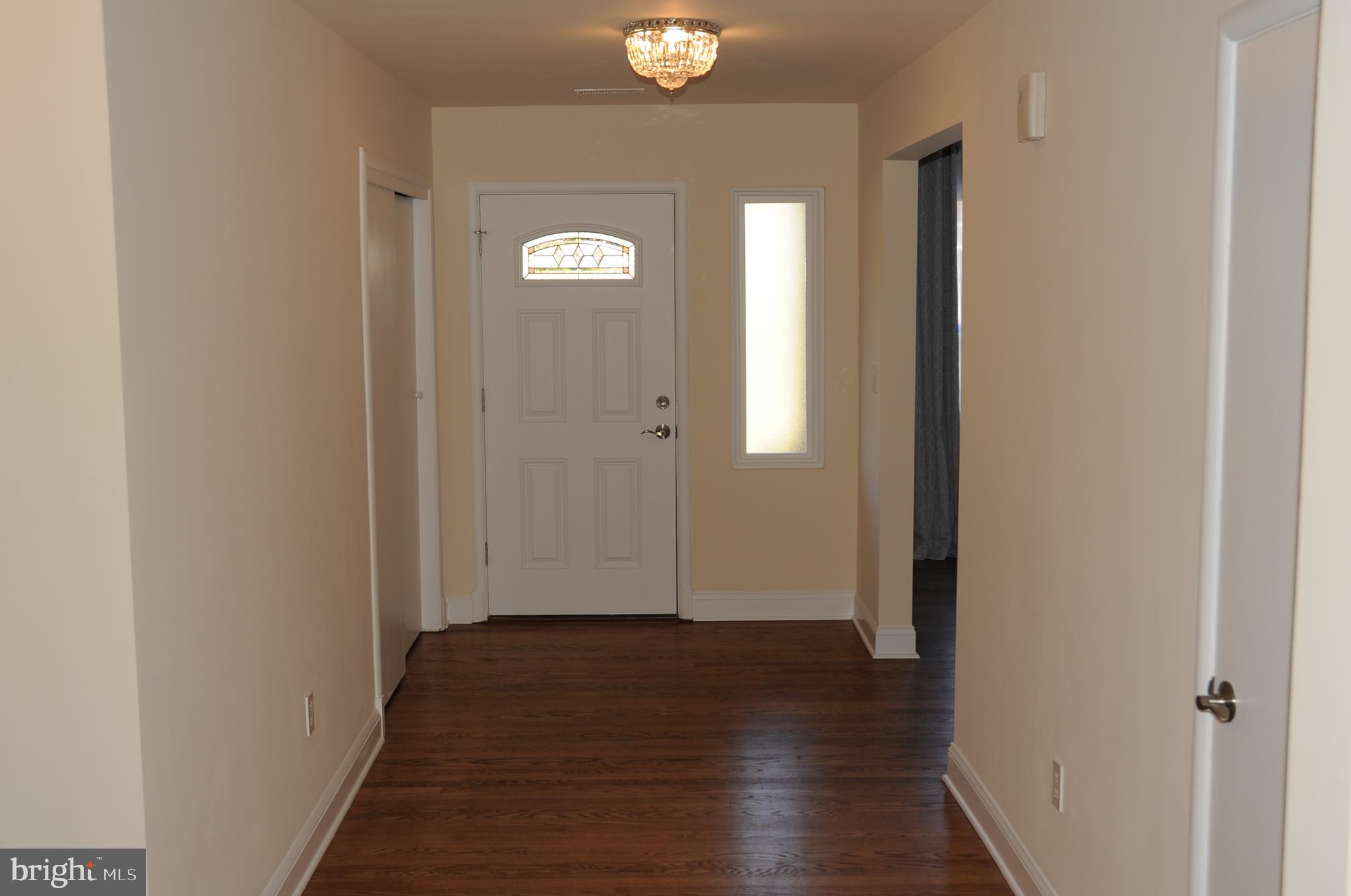 16632 Alden Avenue Gaithersburg, MD 20877 - Photo 8 of 57 Front Hall