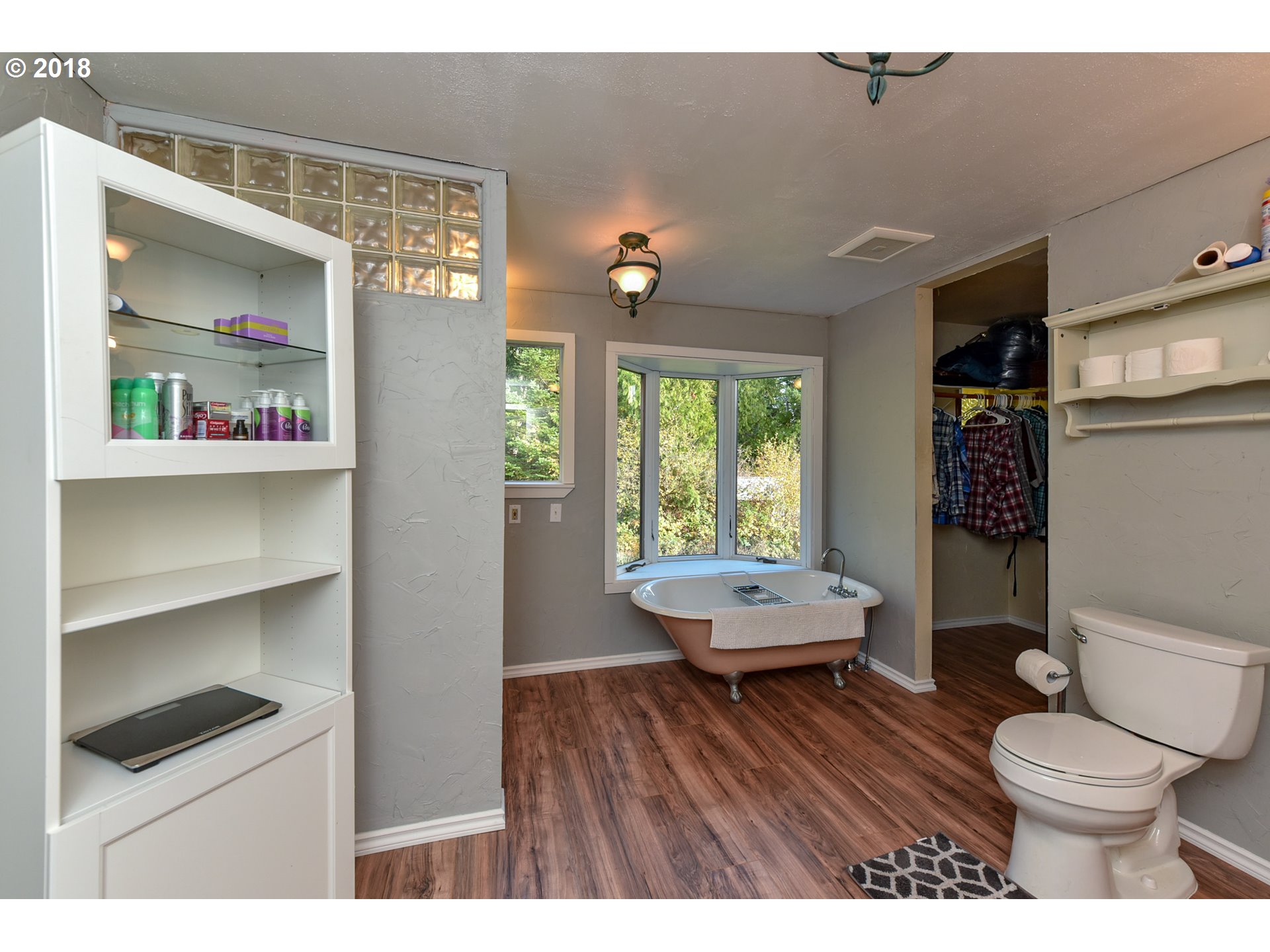 1892 East Loop Road Stevenson, WA 98648 - Photo 14 of 24 Bathroom, Attached