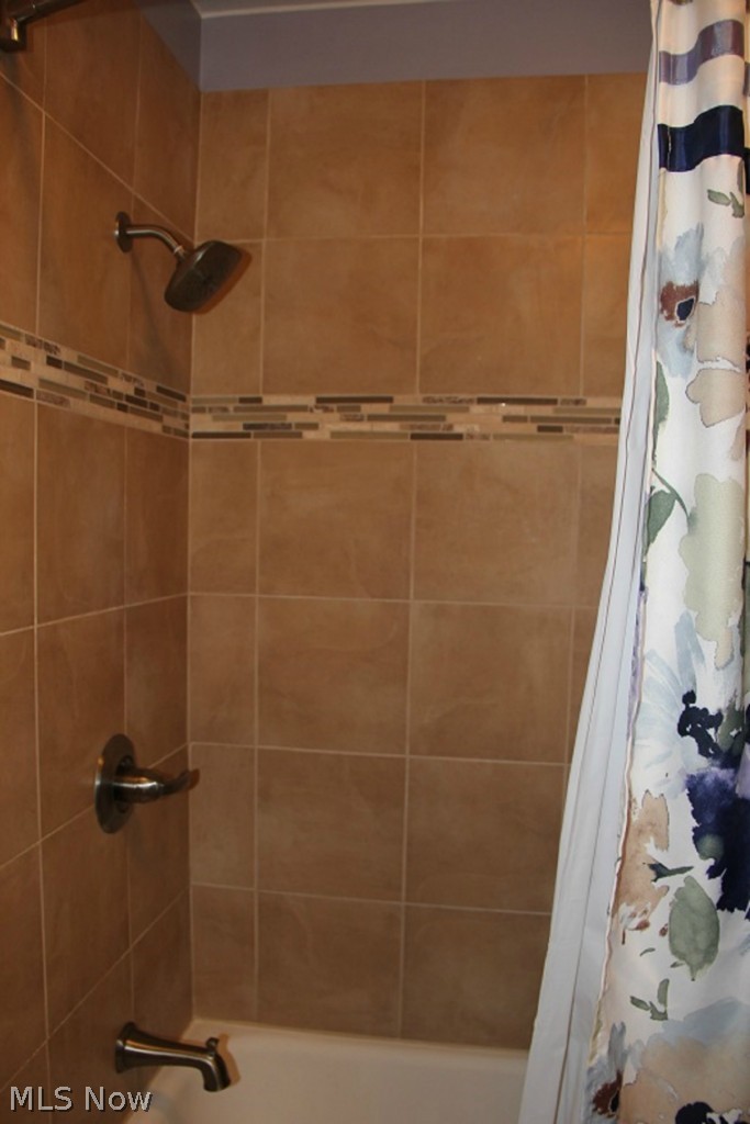 3986 Leewood Road Stow, OH 44224 - Photo 19 of 25 Shower Detail