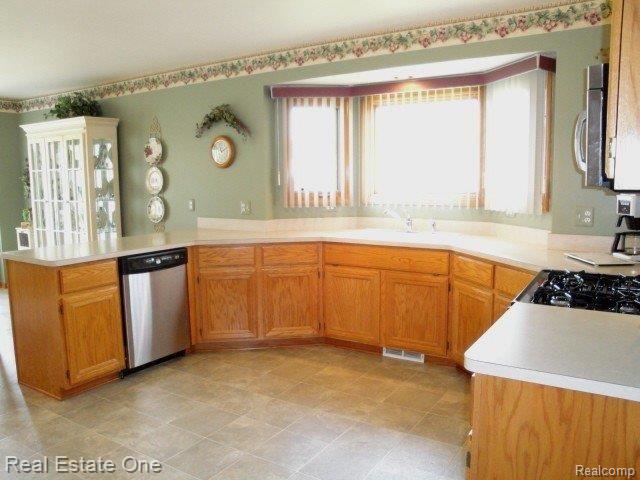21305 Rome Drive Macomb, MI 48044 - Photo 9 of 25 21305 ROME (KIT BAY ANGLE).JPG