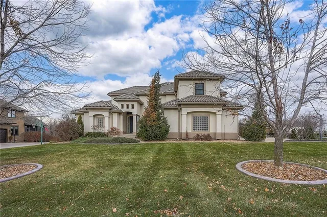 $1,199,000 | 10502 North Willow Avenue, Kansas City, MO 64157