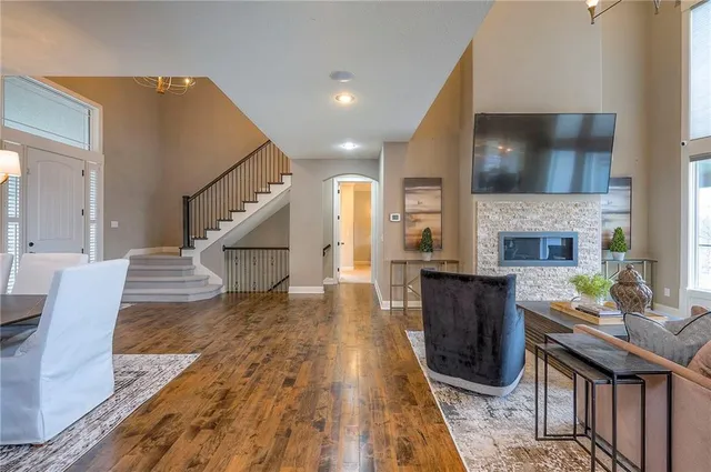 $1,199,000 | 10502 North Willow Avenue, Kansas City, MO 64157