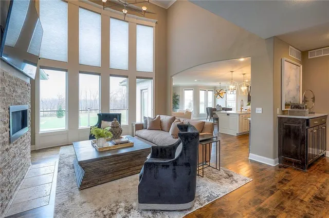 $1,199,000 | 10502 North Willow Avenue, Kansas City, MO 64157