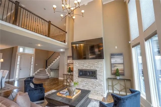 $1,199,000 | 10502 North Willow Avenue, Kansas City, MO 64157