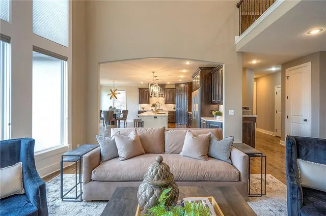 $1,199,000 | 10502 North Willow Avenue, Kansas City, MO 64157