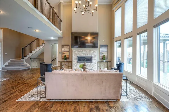 $1,199,000 | 10502 North Willow Avenue, Kansas City, MO 64157