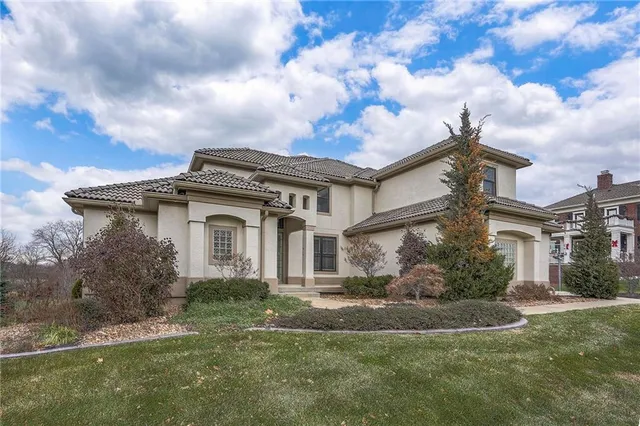 $1,199,000 | 10502 North Willow Avenue, Kansas City, MO 64157