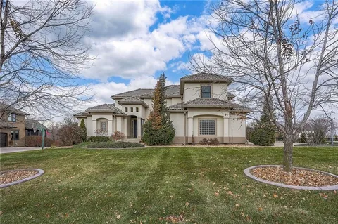 $1,199,000 | 10502 North Willow Avenue, Kansas City, MO 64157