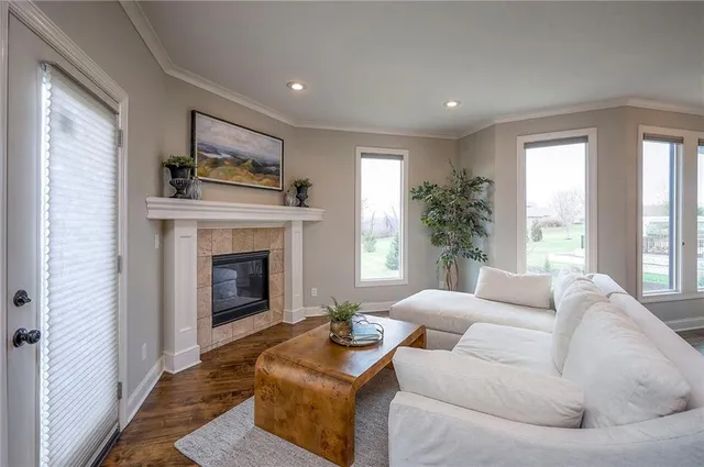 $1,199,000 | 10502 North Willow Avenue, Kansas City, MO 64157