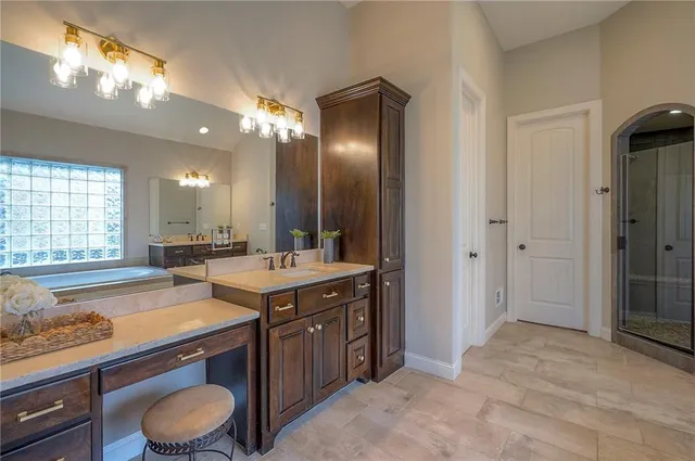 $1,199,000 | 10502 North Willow Avenue, Kansas City, MO 64157