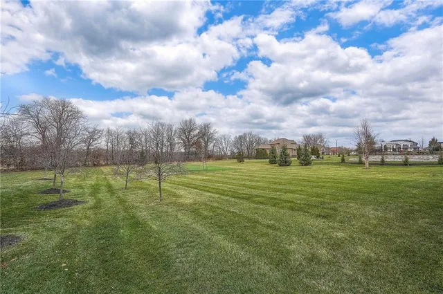 $1,199,000 | 10502 North Willow Avenue, Kansas City, MO 64157