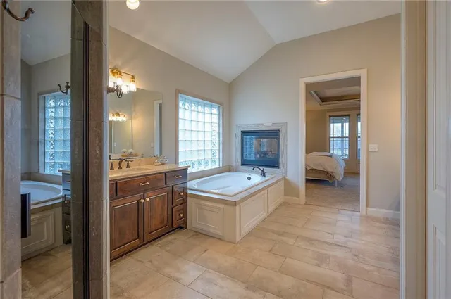 $1,199,000 | 10502 North Willow Avenue, Kansas City, MO 64157