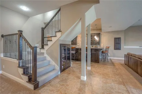 $1,199,000 | 10502 North Willow Avenue, Kansas City, MO 64157