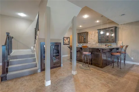 $1,199,000 | 10502 North Willow Avenue, Kansas City, MO 64157