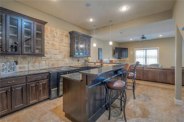 $1,199,000 | 10502 North Willow Avenue, Kansas City, MO 64157