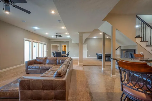 $1,199,000 | 10502 North Willow Avenue, Kansas City, MO 64157