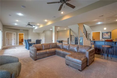 $1,199,000 | 10502 North Willow Avenue, Kansas City, MO 64157