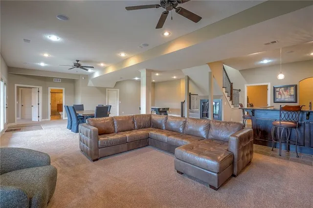 $1,199,000 | 10502 North Willow Avenue, Kansas City, MO 64157