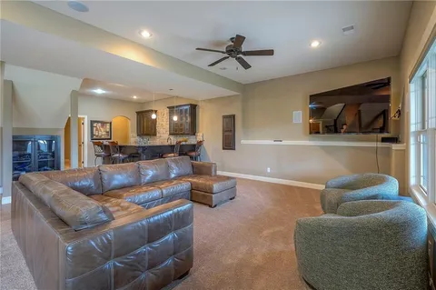 $1,199,000 | 10502 North Willow Avenue, Kansas City, MO 64157