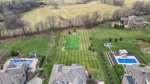 $1,199,000 | 10502 North Willow Avenue, Kansas City, MO 64157