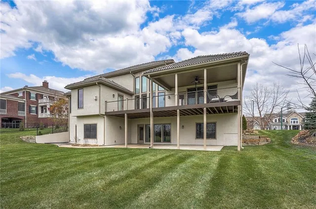 $1,199,000 | 10502 North Willow Avenue, Kansas City, MO 64157