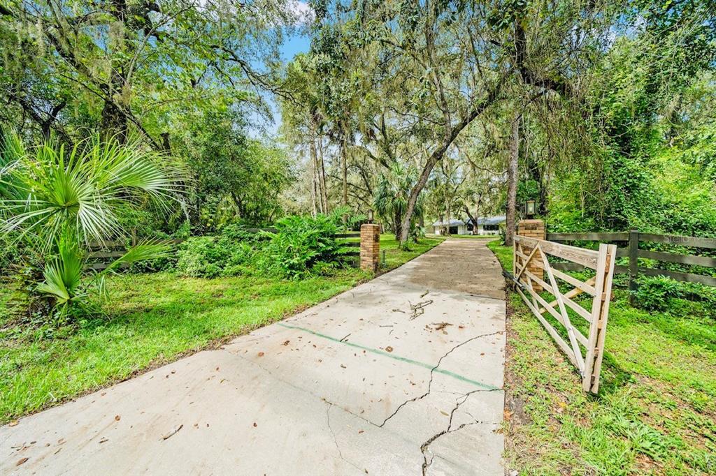 10245 East Trails End Road Floral City, FL 34436 - Photo 5 of 44