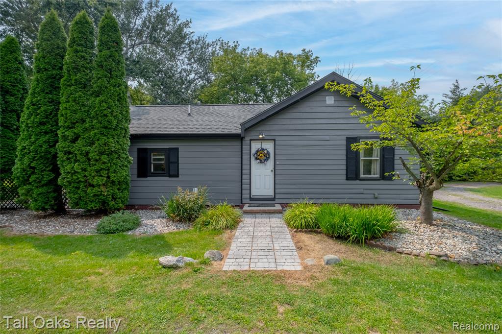 5059 Coldwater Road Flint, MI 48504 - Photo 2 of 14