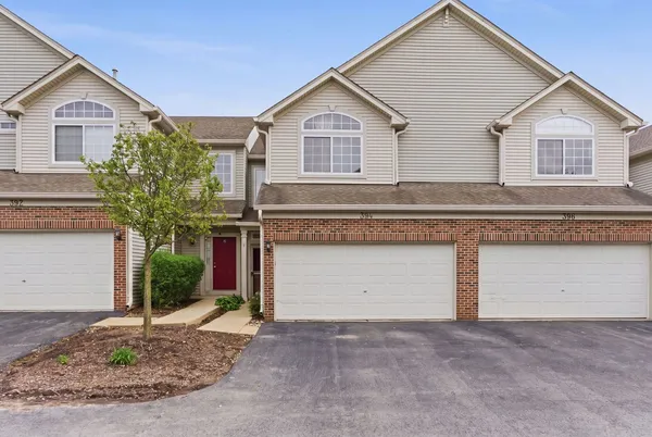 $325,000 | 394 Jamestown Court, Aurora, IL 60502
