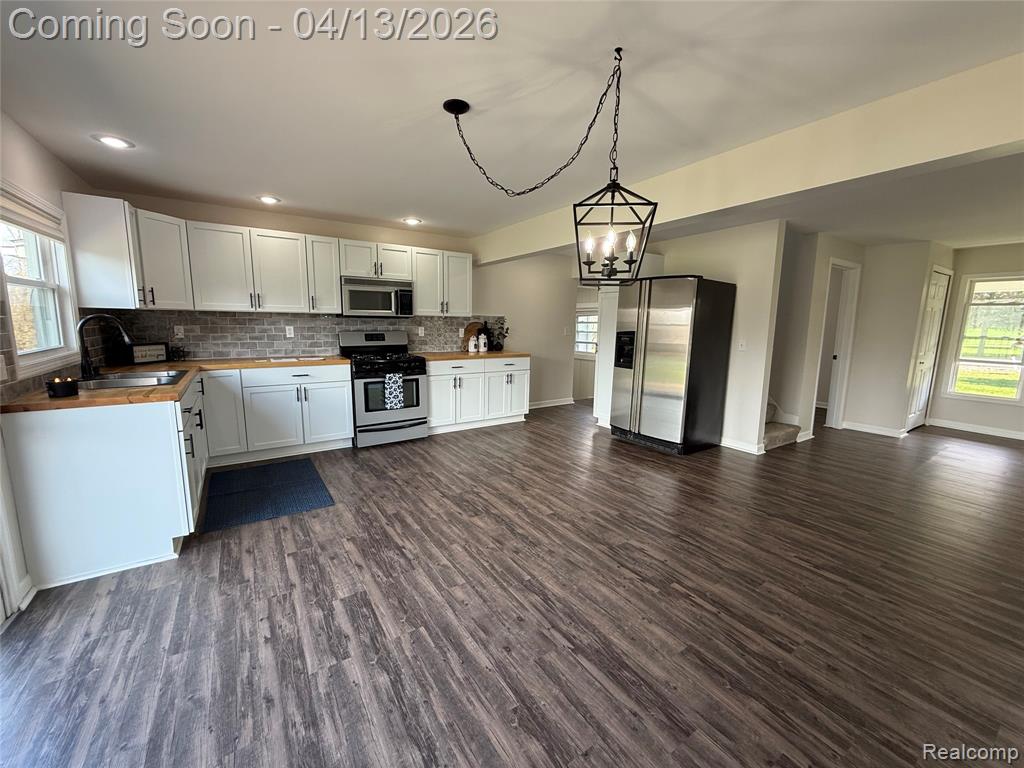 1496 Wiggins Road Fenton, MI 48430 - Photo 4 of 29