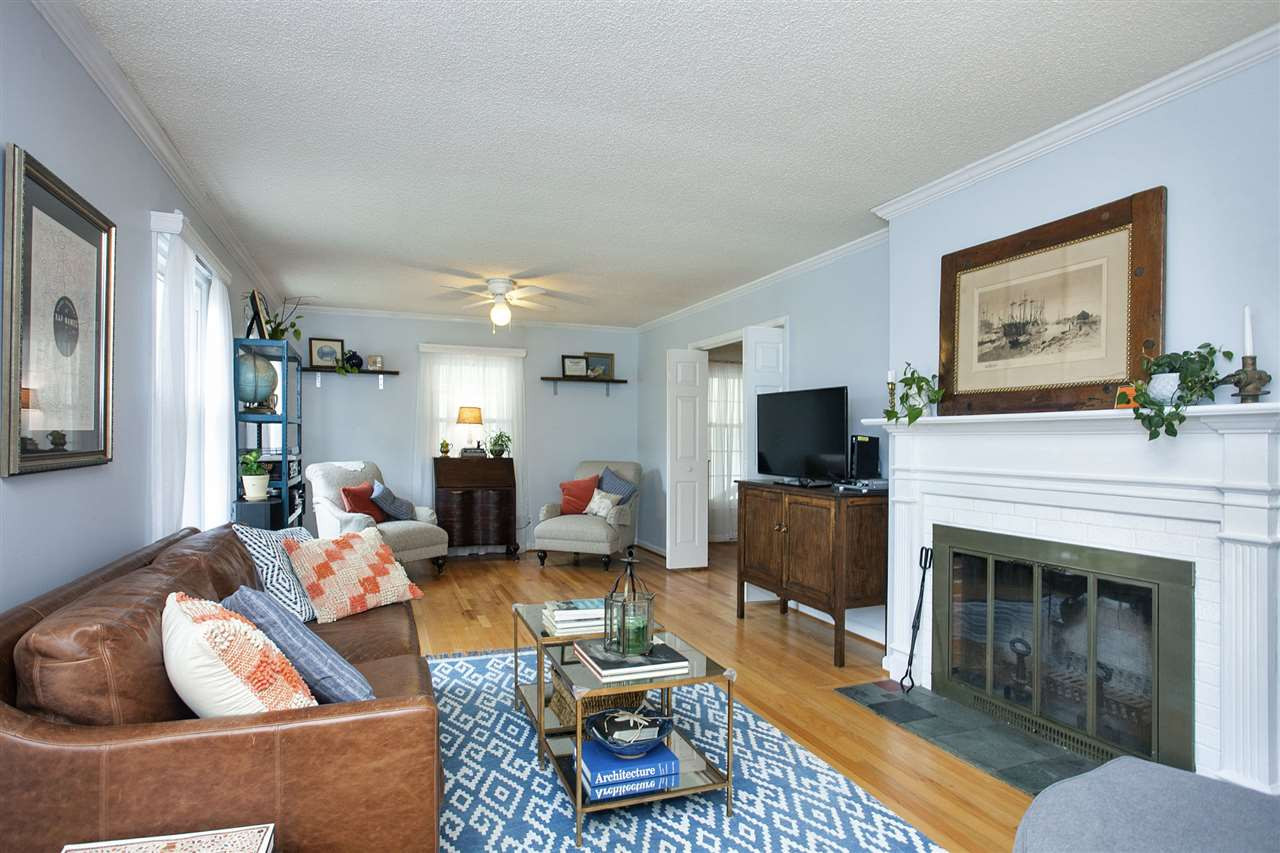 1901 French Drive Raleigh, NC 27612 - Photo 5 of 25 Living Room