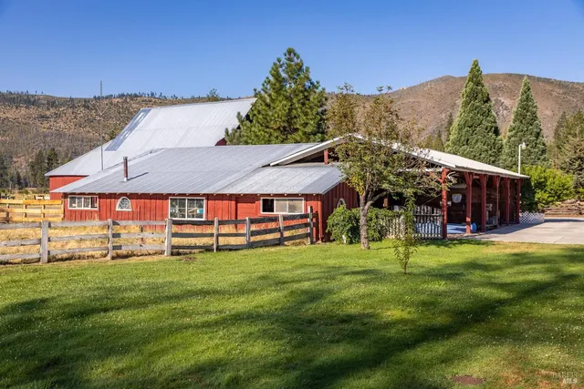 a view of a house with a big yard