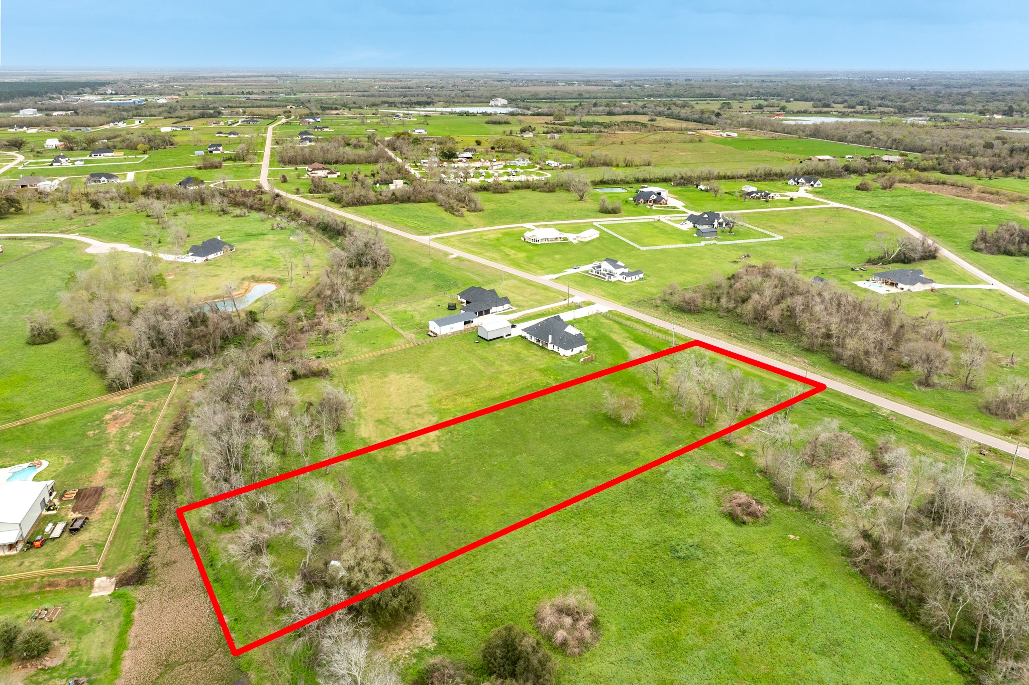 810 Chenango Ranch Drive Angleton, TX 77515 - Photo 4 of 10 a view of an ocean from a balcony