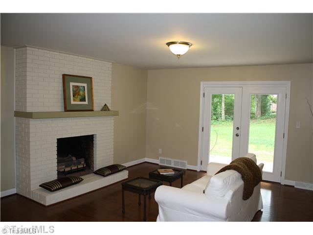 650 Runningbrook Lane Rural Hall, NC 27045 - Photo 4 of 16 Living Room.