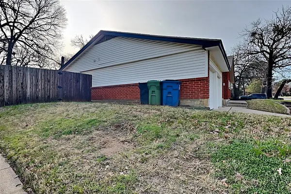 $2,345 | 1018 North Lucas Drive, Grapevine, TX 76051