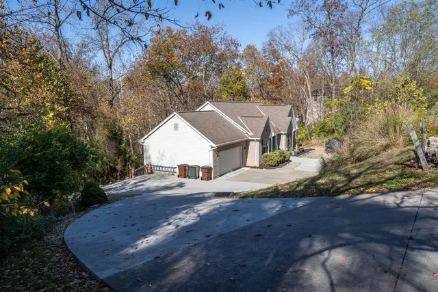 $424,900 | 1698 Brookridge Cir Drive, Lawrenceburg, IN 47025