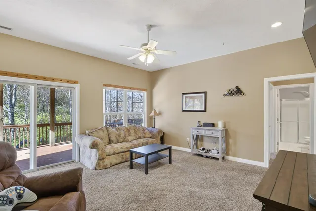 $424,900 | 1698 Brookridge Cir Drive, Lawrenceburg, IN 47025