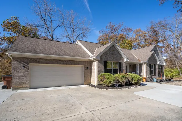 $424,900 | 1698 Brookridge Cir Drive, Lawrenceburg, IN 47025