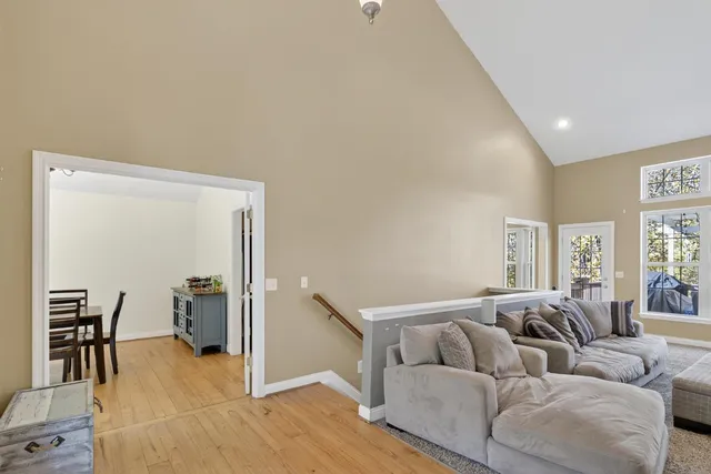 $424,900 | 1698 Brookridge Cir Drive, Lawrenceburg, IN 47025