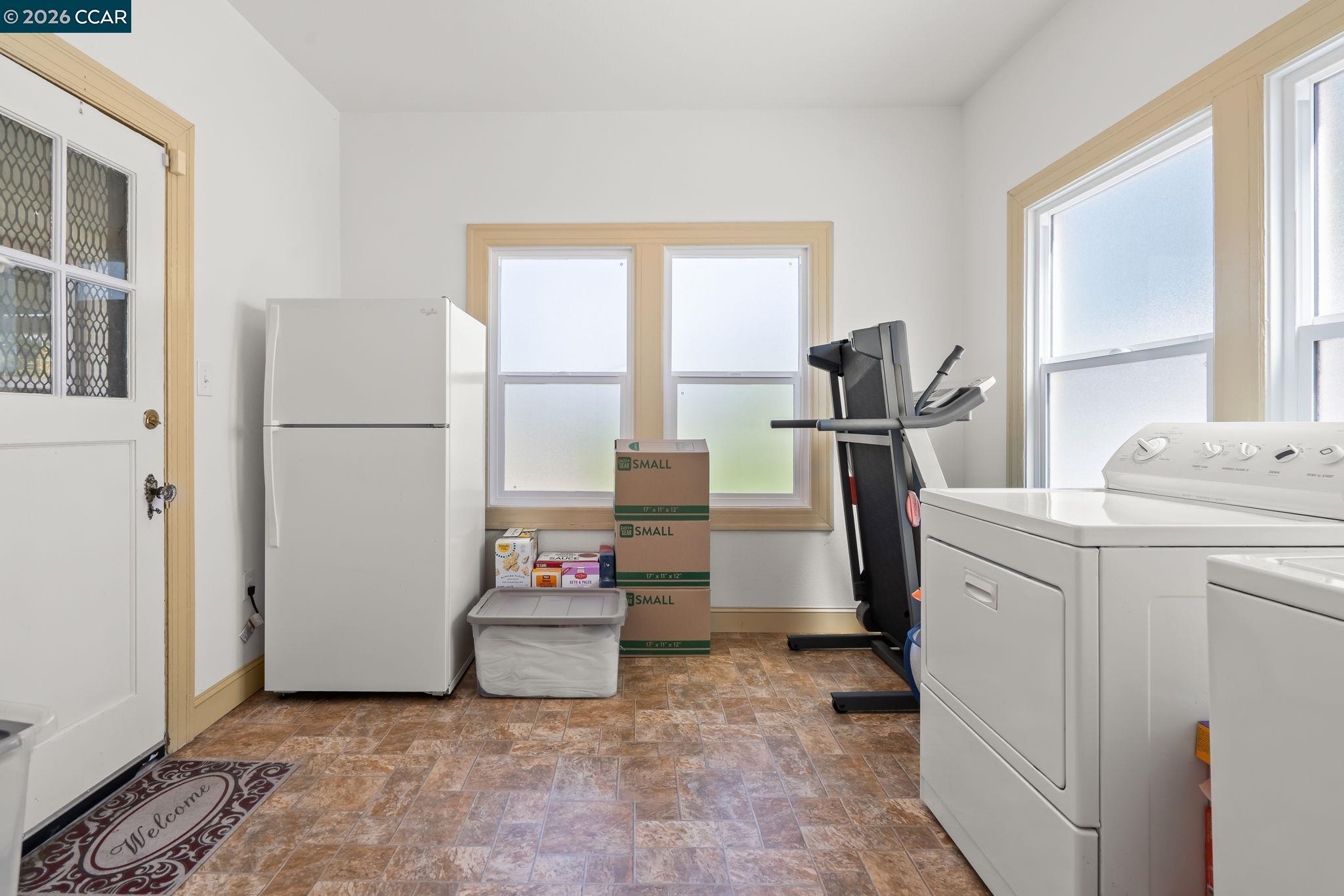 272 West 10th Street Pittsburg, CA 94565 - Photo 25 of 29 a view of room with washer and dryer