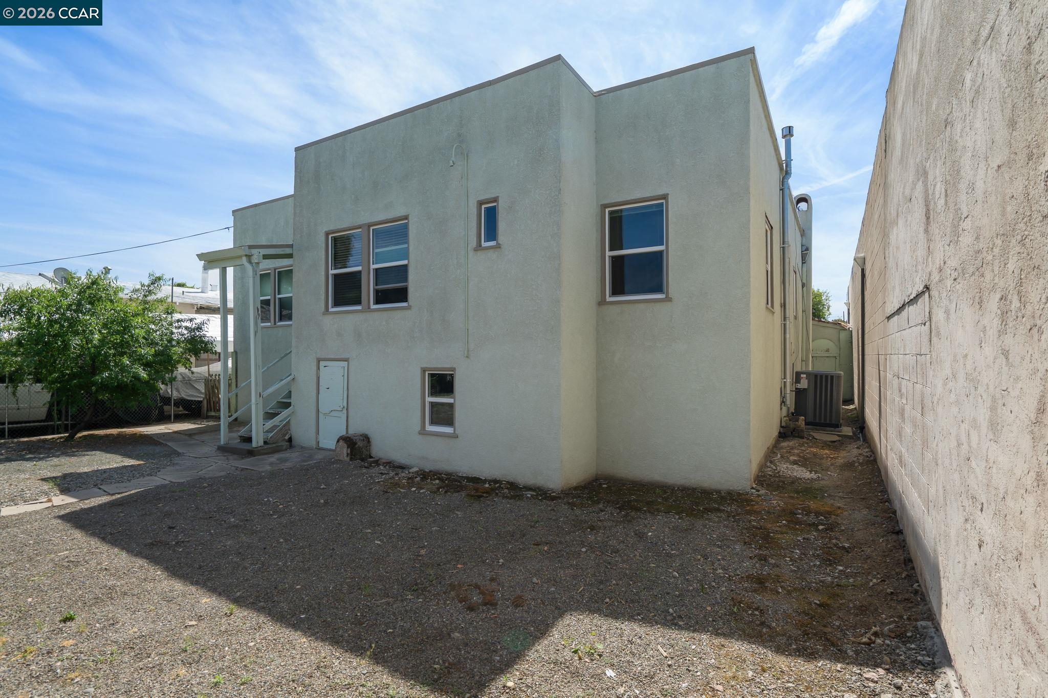 272 West 10th Street Pittsburg, CA 94565 - Photo 28 of 29 a view of a house with backyard