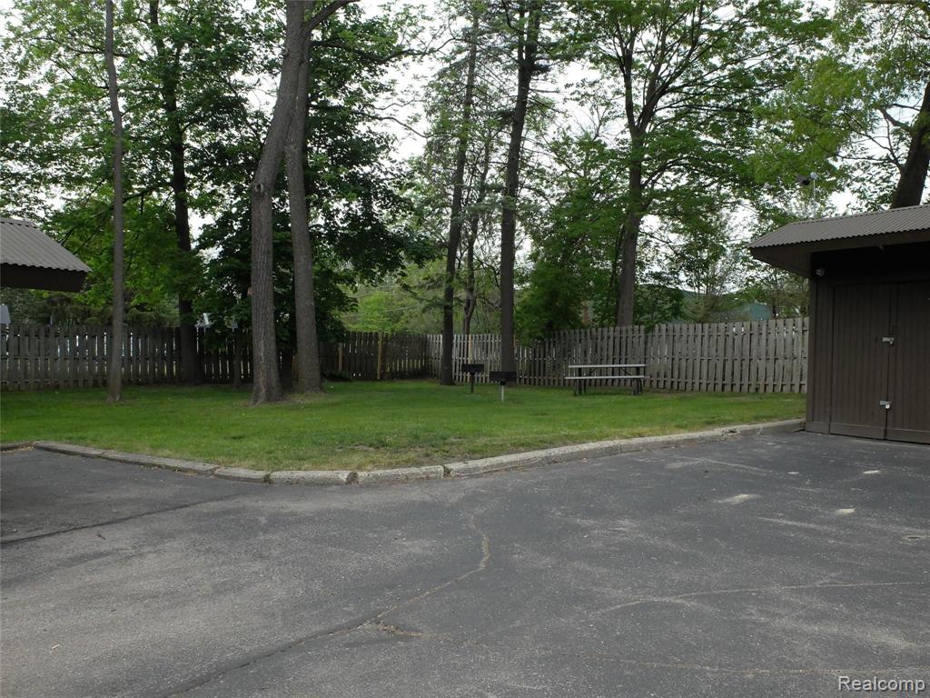 28422 Eight Mile Road, Unit B7 Farmington Hills, MI 48336 - Photo 6 of 7