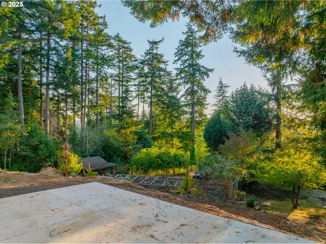 $999,000 | 2495 Chester Street, North Bend, OR 97459