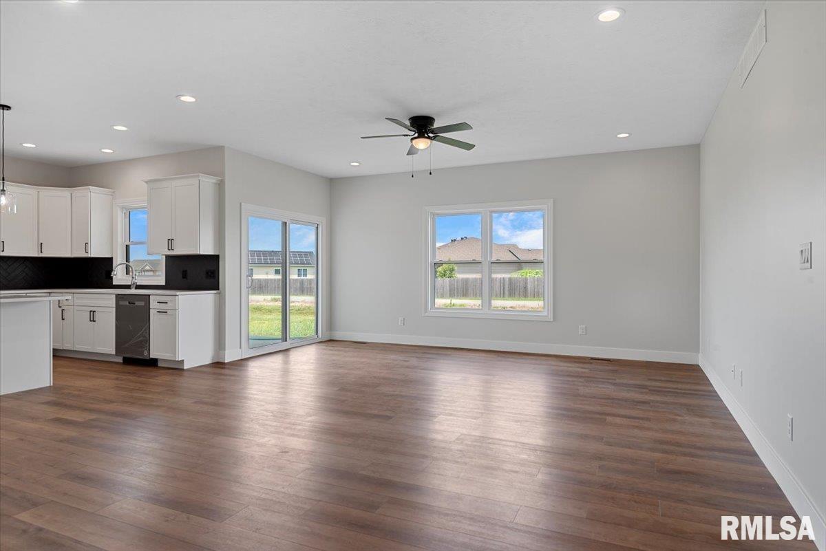 4621 Eugene Court Springfield, IL 62711 - Photo 4 of 35