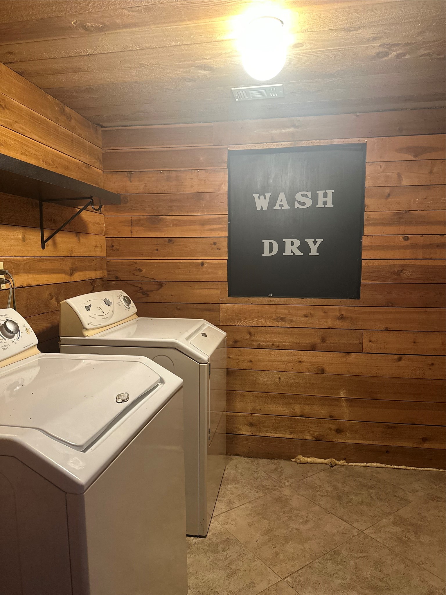 650 Our Road Shepherd, TX 77371 - Photo 6 of 19 Laundry room