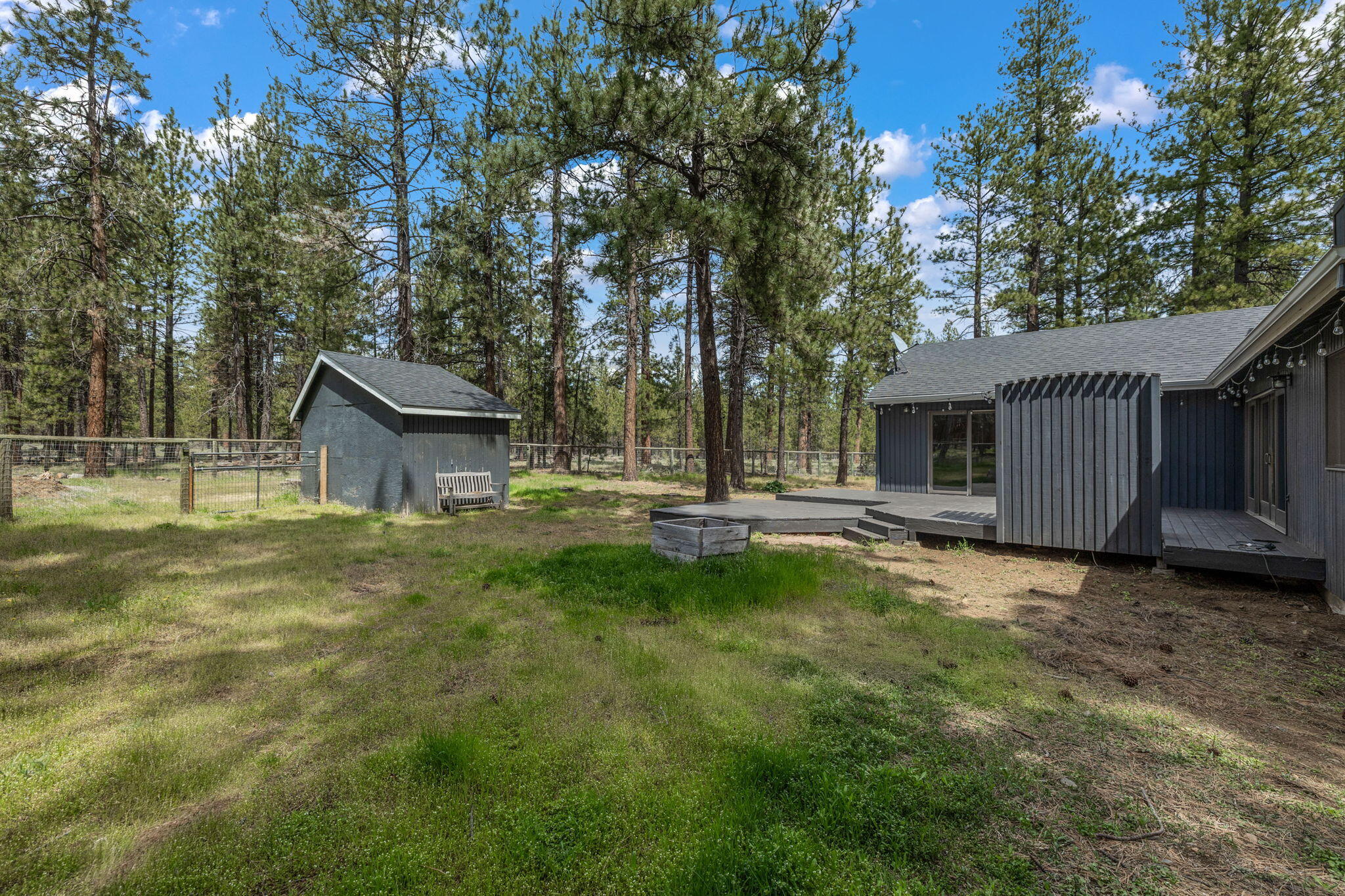 14474 Crossroads Loop Sisters, OR 97759 - Photo 8 of 50 2026_04_30_14474_crossroads_loop_sisters